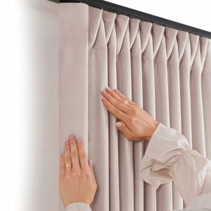 Zasłona na taśmie marszczącej velvet matowa jasno beżowa 200x260 cm